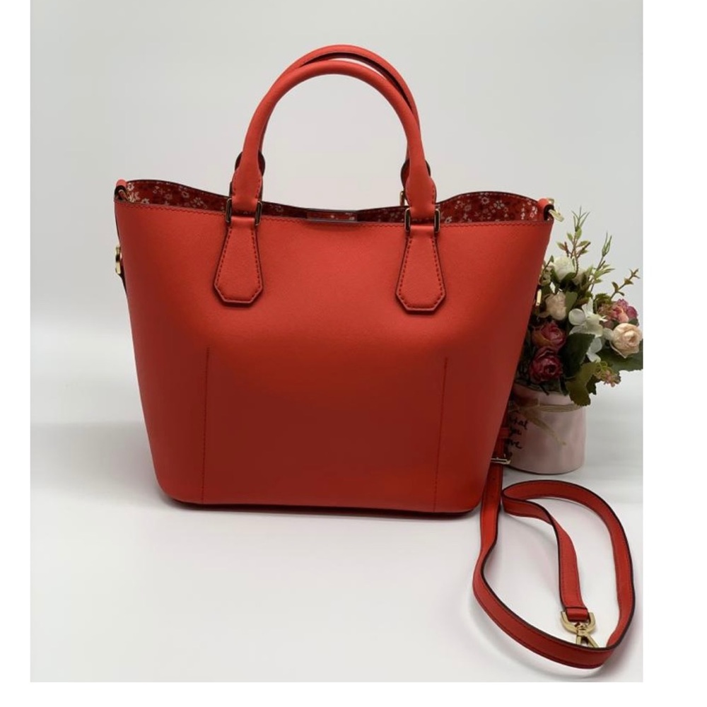 Michael Kors Greenwich Large Grab Tote - Picture 10 of 13